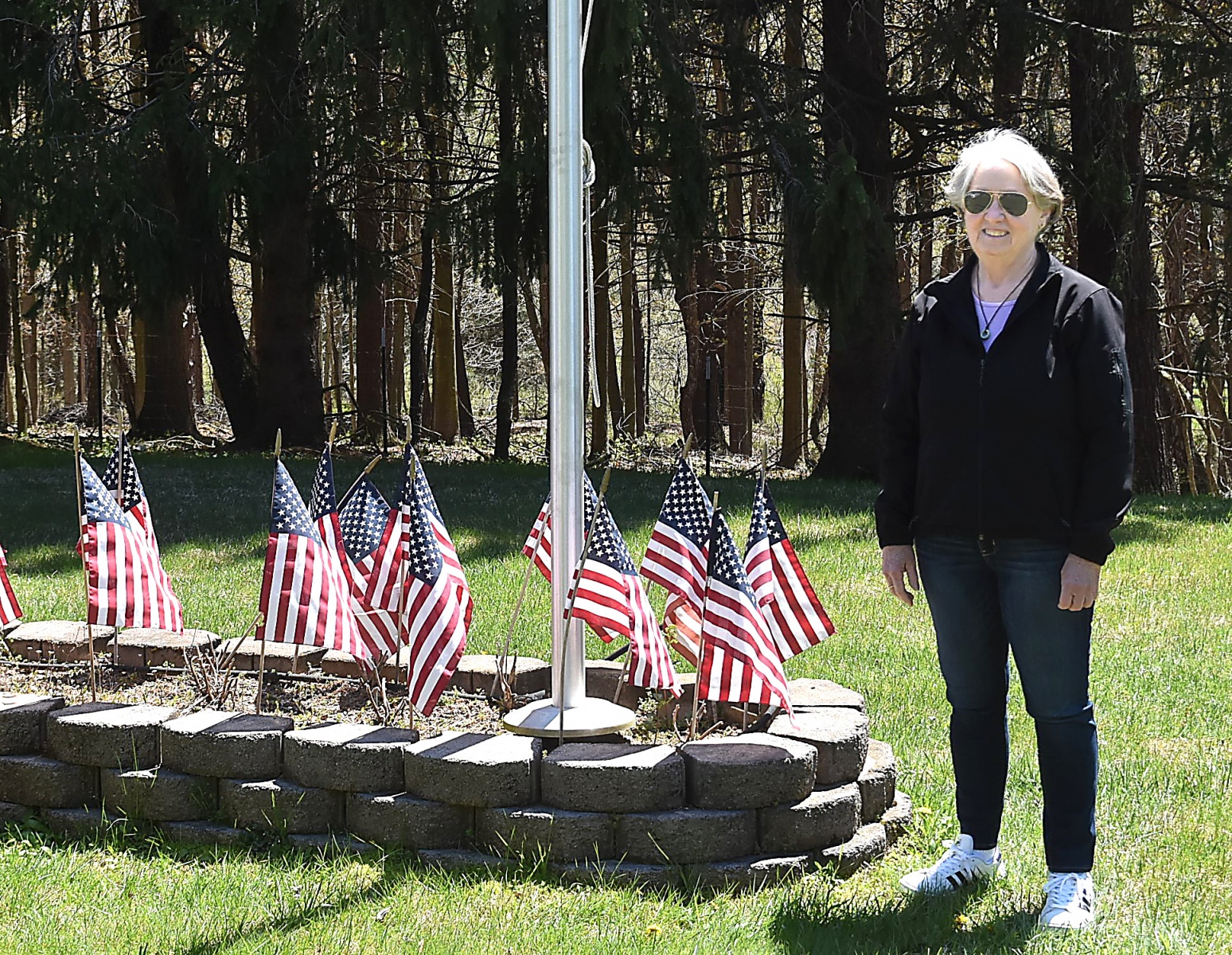Sherry-Beens-placed-186-flags-at-verteran-gravesites-in-Lakeville-Cemetery.-Extra-flags-decorate-the-flagpole-flowerbed.