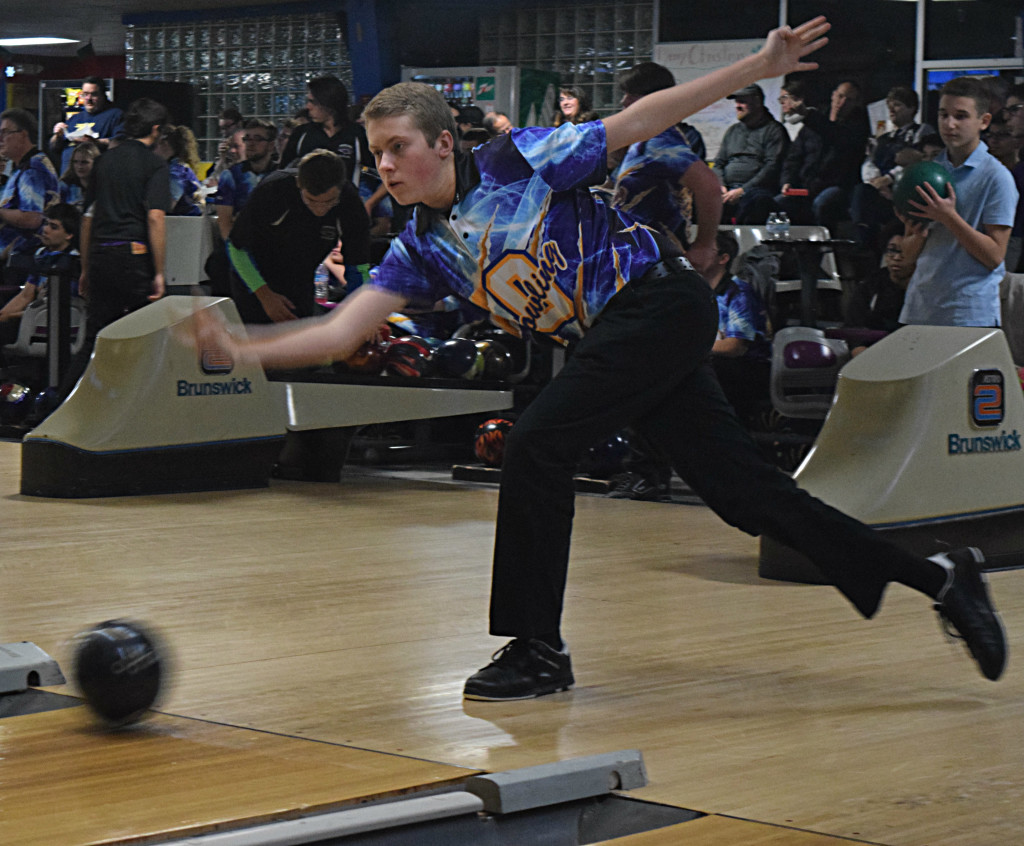 Sophomore Nathen Shilling takes a practice shot before the Dec. 4 meet. Photo by Elise Shire.