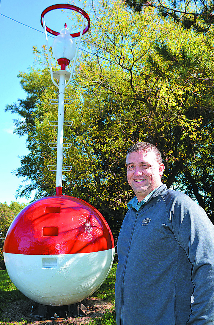 Brian Zuehlk turned this old safe water mark, or buoy, into a piece of yard art that has tongues wagging in Lakeville. Photo by C.J. Carnacchio.