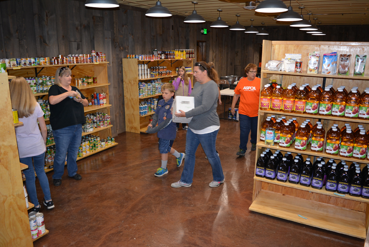 Oxford-Orion FISH’s new pantry at 1060 S. Lapeer Rd. opened for business on Monday. Photo by C.J. Carnacchio.
