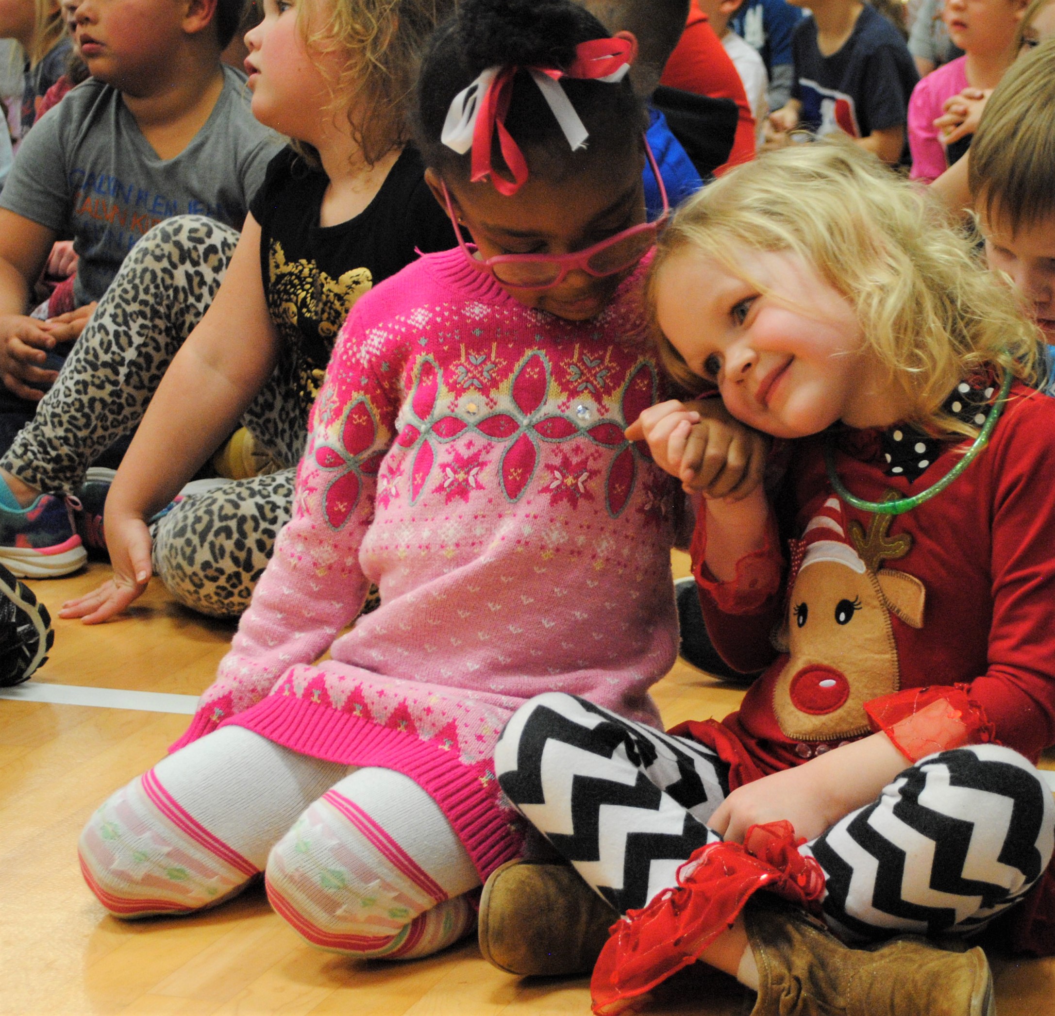 A couple of preschool pals, Saniah Branner (left) and Coraline Collison, were feeling the love of Christmas. Photo by Shelby Tankersley.