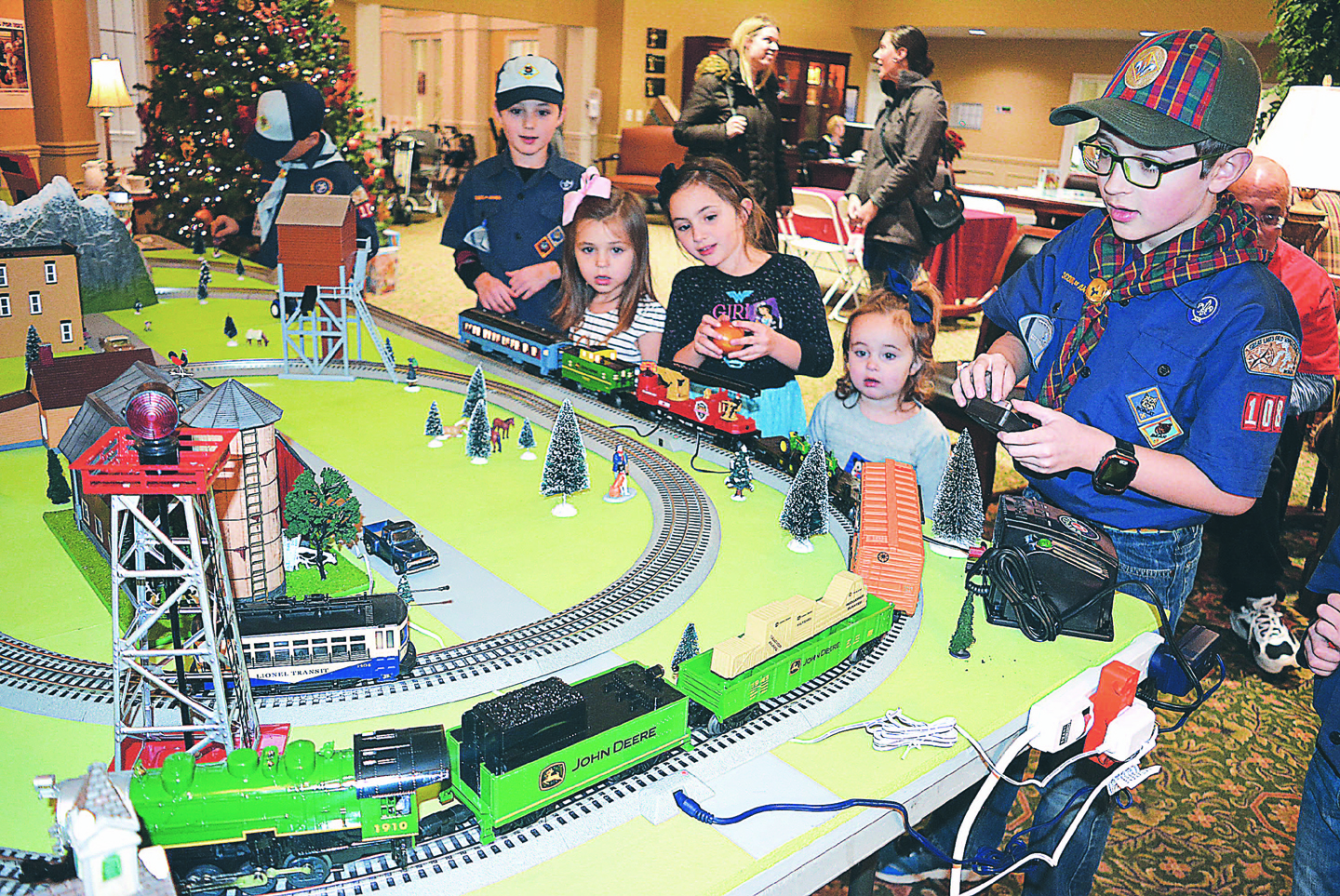 Cub Scouts from Oxford Pack 108 and some of their siblings play with Lakomy’s train set. Photo by C.J. Carnacchio.