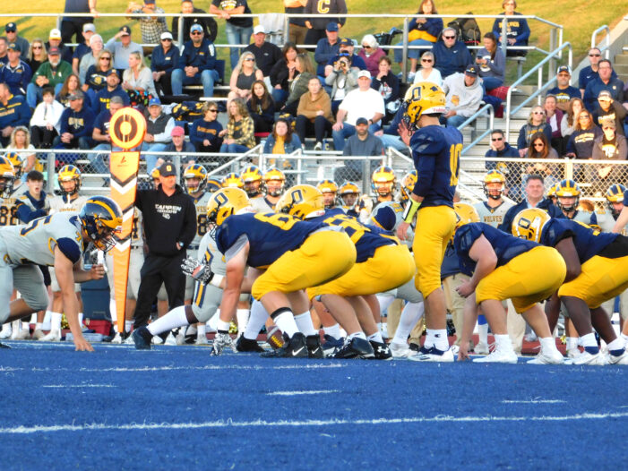 ‘Cats give Clarkston a run for their money, fall 20-17