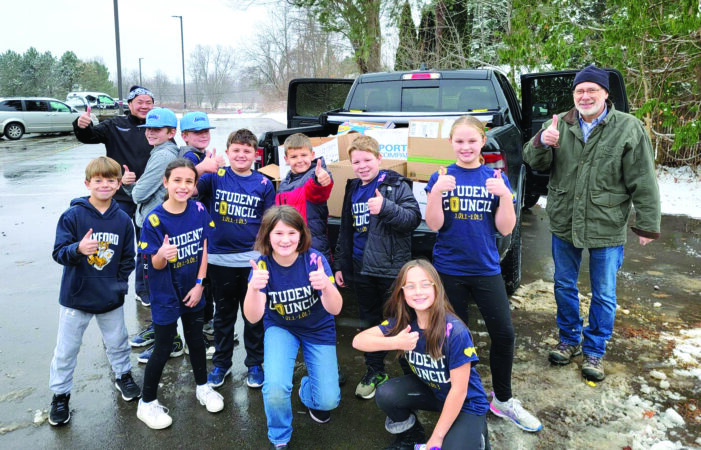 DA  and Leonard students food drive for FISH