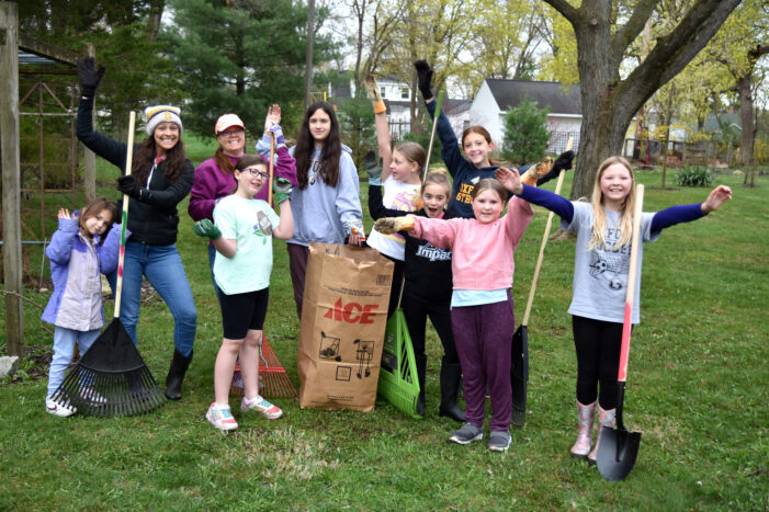 Annual ‘Oxford Gives Back’ cleanup