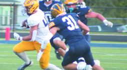 Clarkston defeats Oxford, 23-15, in close gridiron rivalry