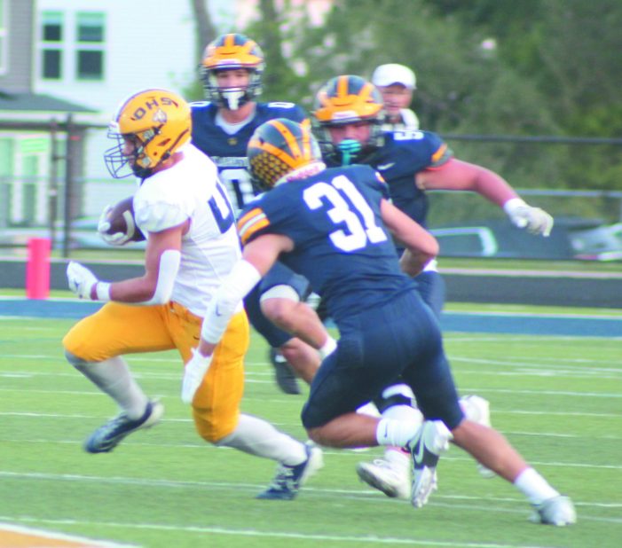 Clarkston defeats Oxford, 23-15, in close gridiron rivalry