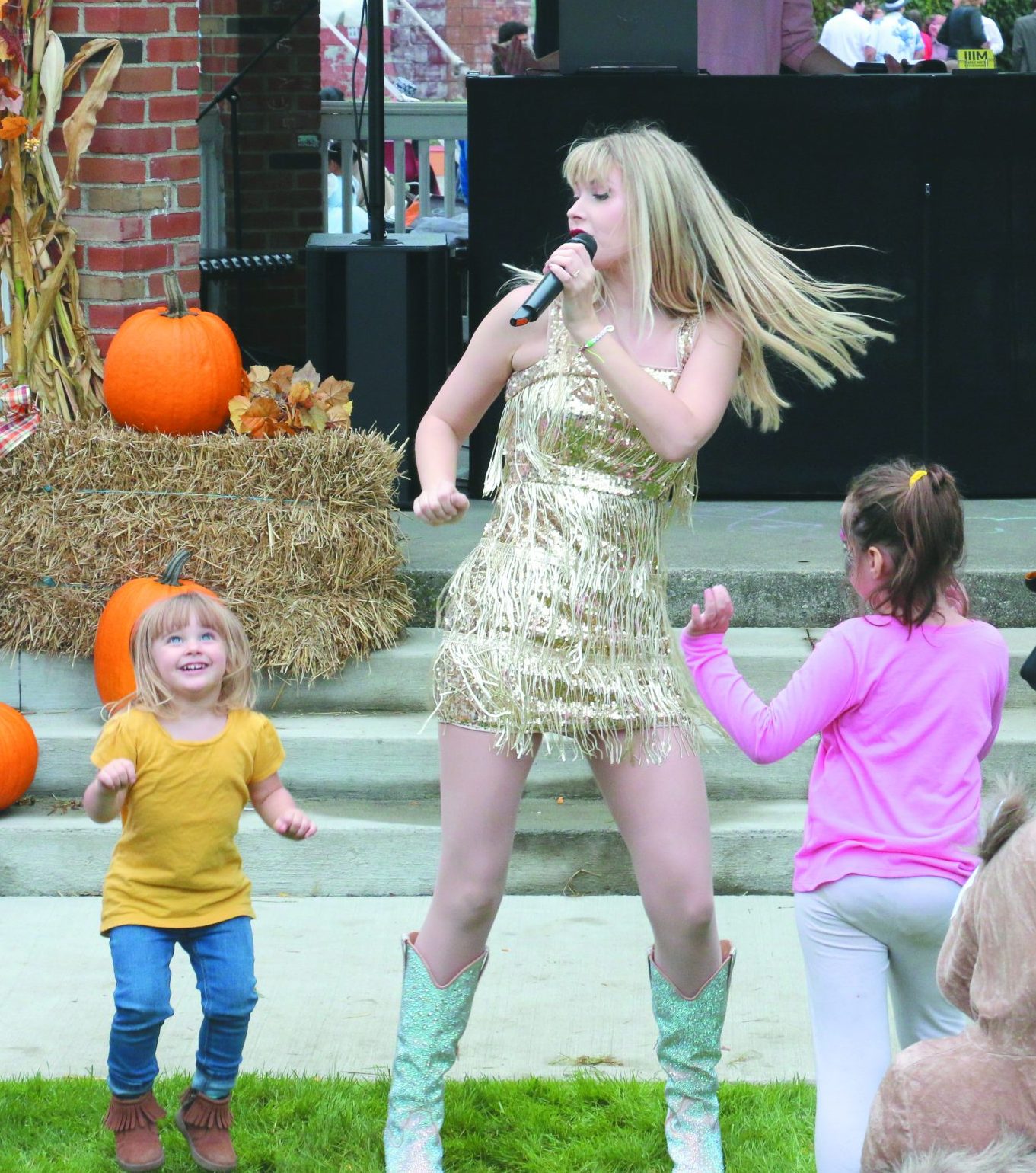 Jenna Smith dressed as Taylor Swift, dancing and singing with the kids