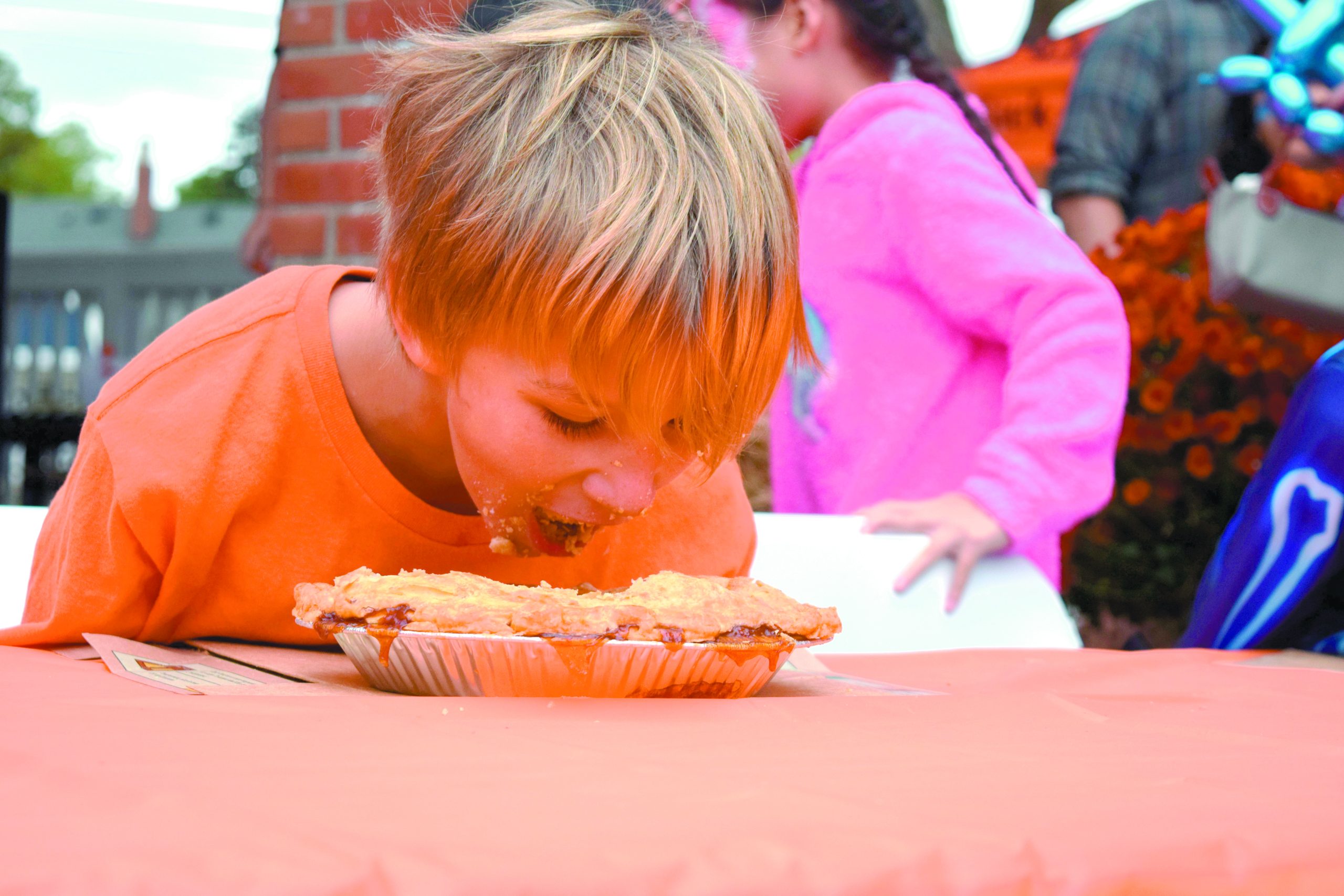 blond hair pie eating