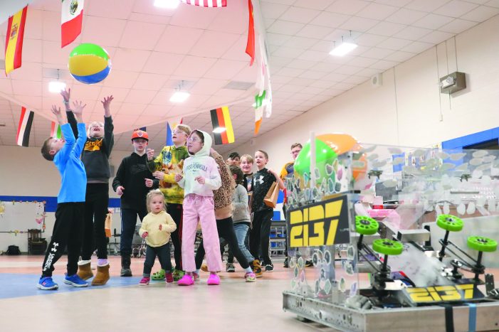 STEM Night brings experiments, animals and robotics to Clear Lake Elementary